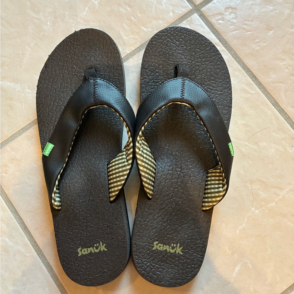 Sanuk Brown Flip Flops